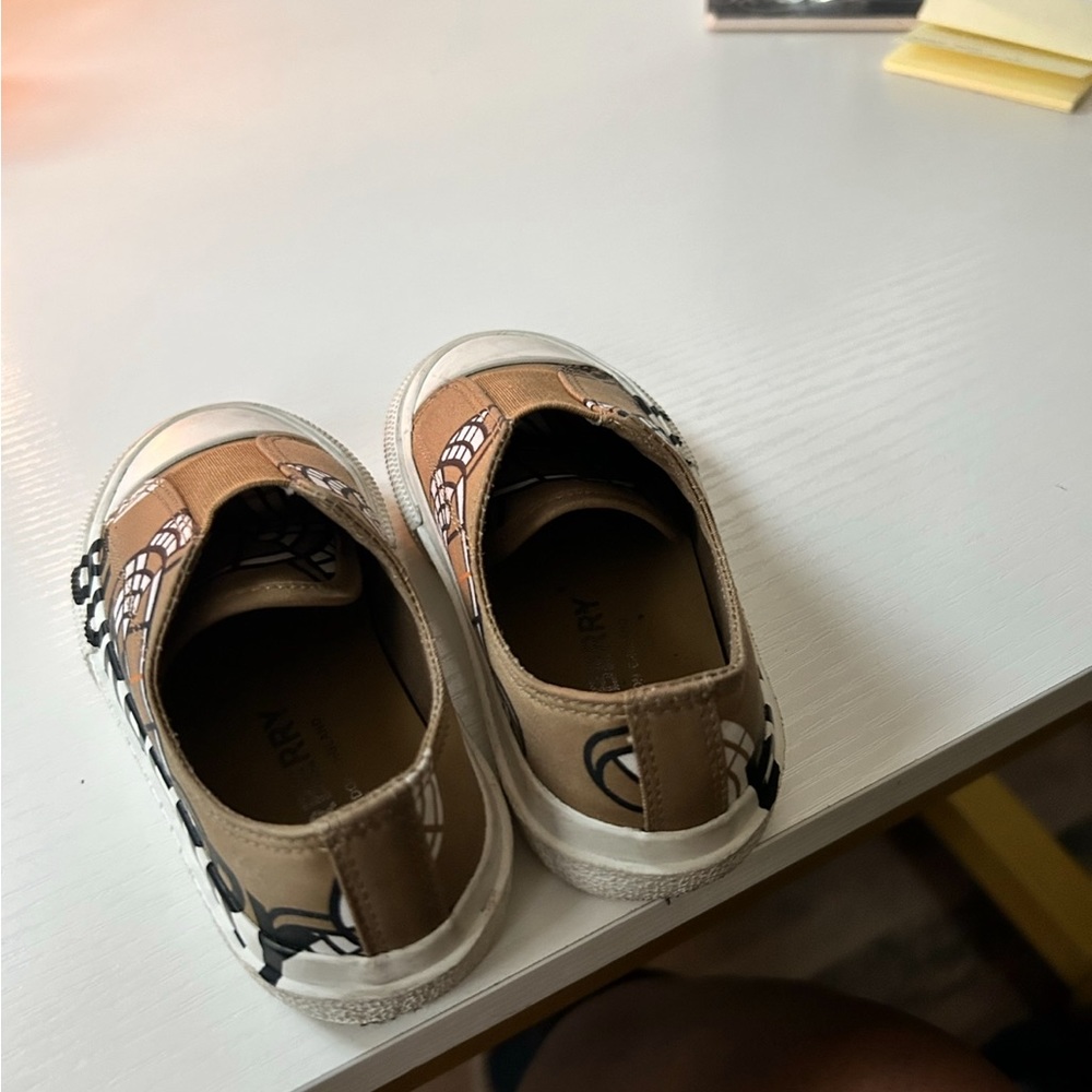 Authentic Burberry toddler shoes size 23 lightly worn easy to clean